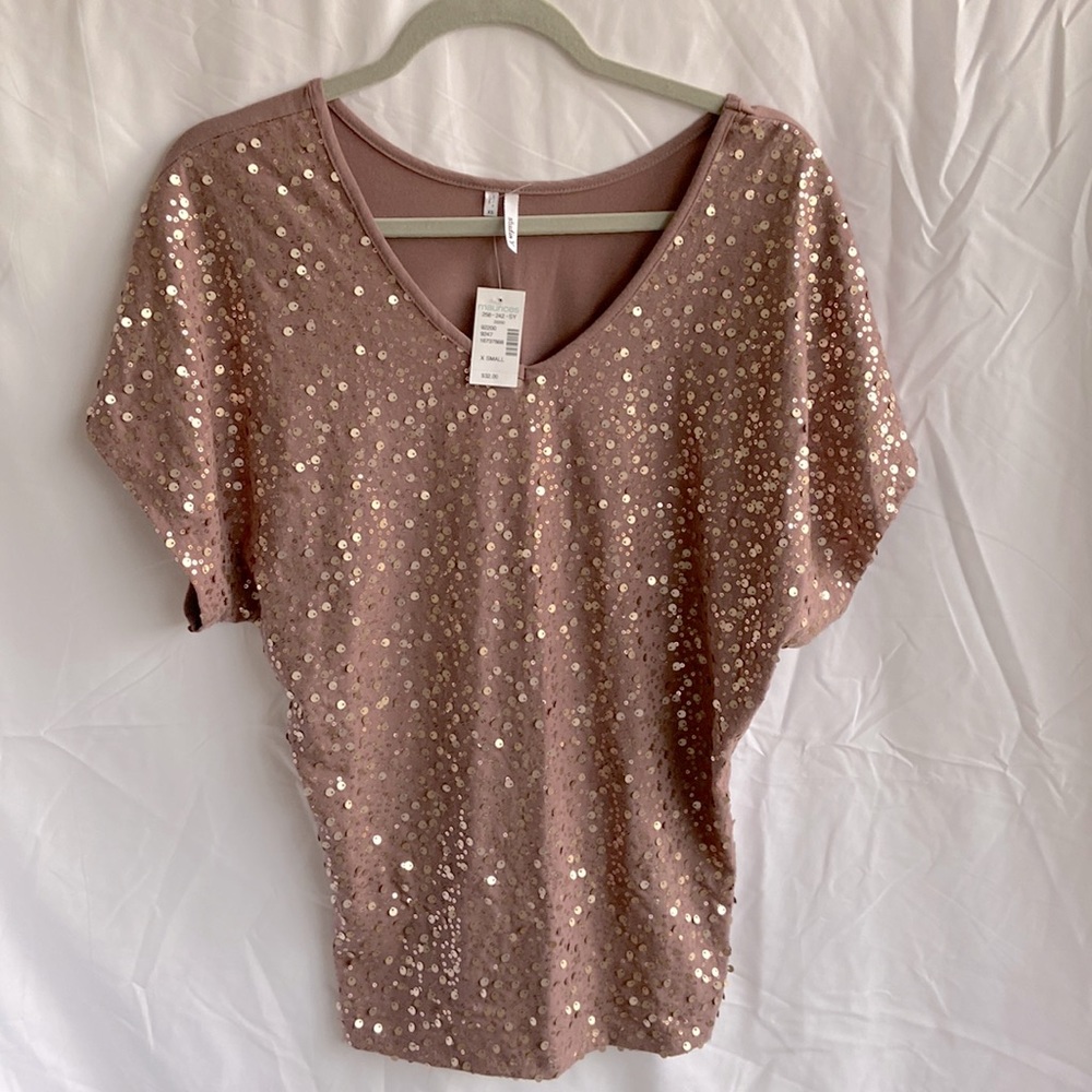 Studio Y Ladies Top, size XS, color lavender with metallic decorations